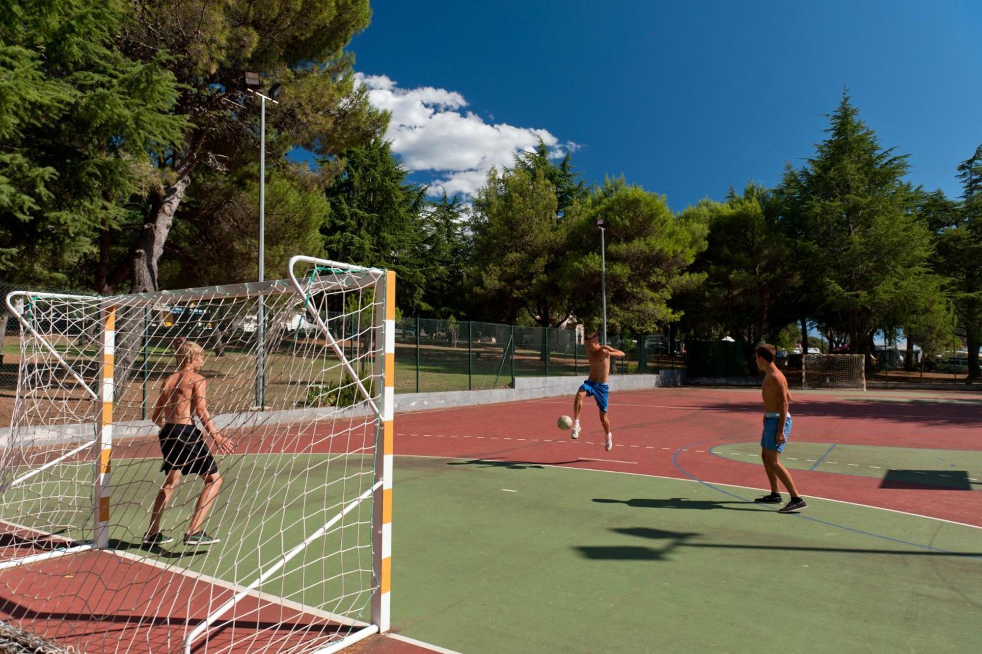 Maistra Camping Koversada Uncovered Naturist Pitches เวอร์ซาร์ ภายนอก รูปภาพ